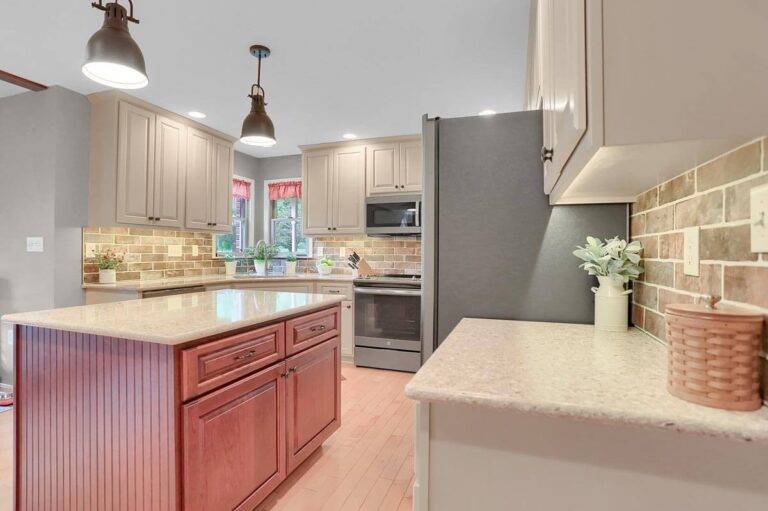 Brick Backsplash kitchen quartz countertop