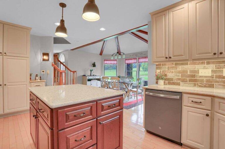 Cherry Island Chakra Beige Quartz countertop