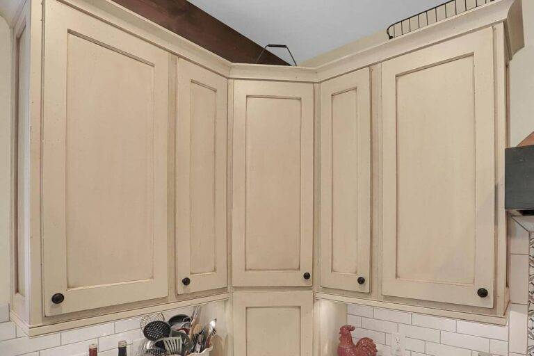 Corner Appliance garage lift up door