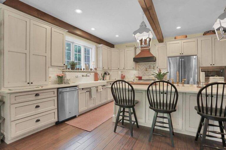 Farmhouse Apron Sink kitchen