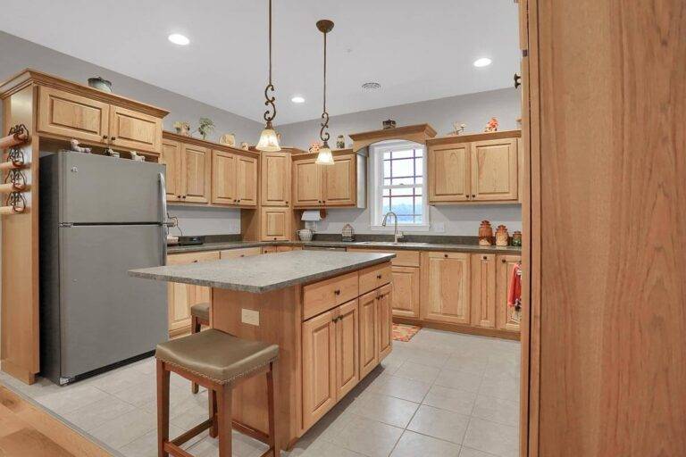Hickory Wood Country Kitchen