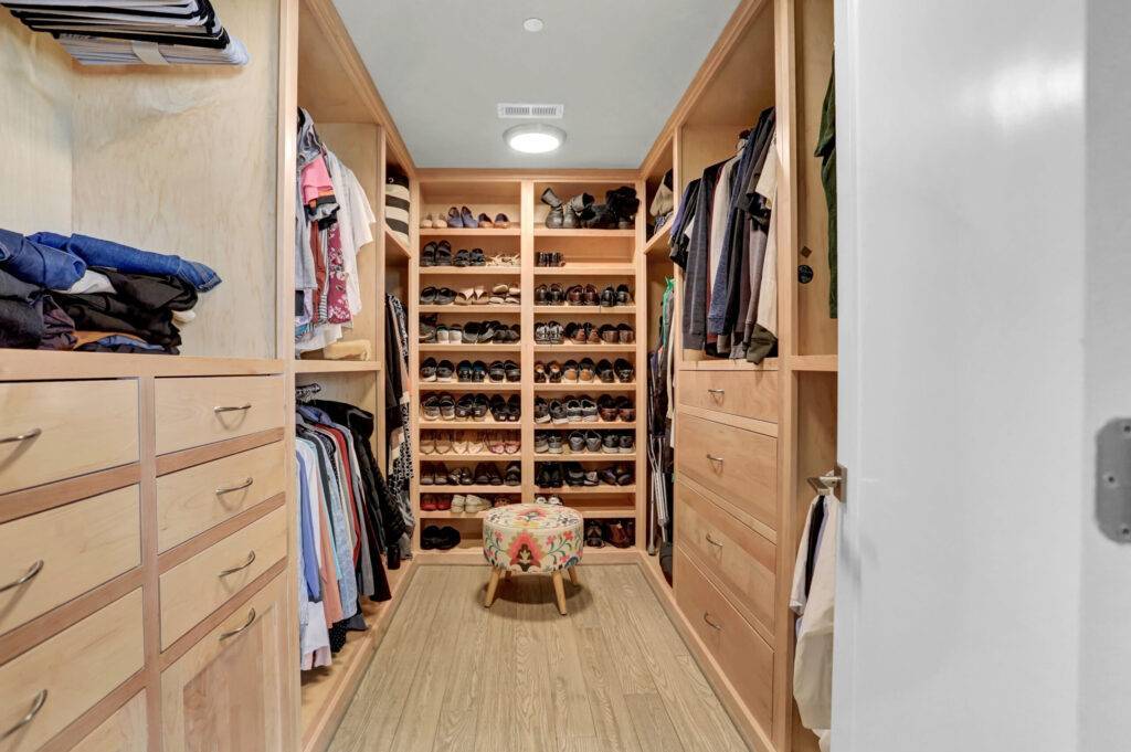 Maple Closet Cabinetry