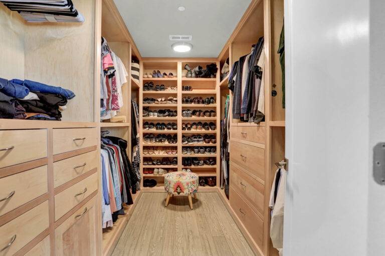 Maple Closet Cabinetry