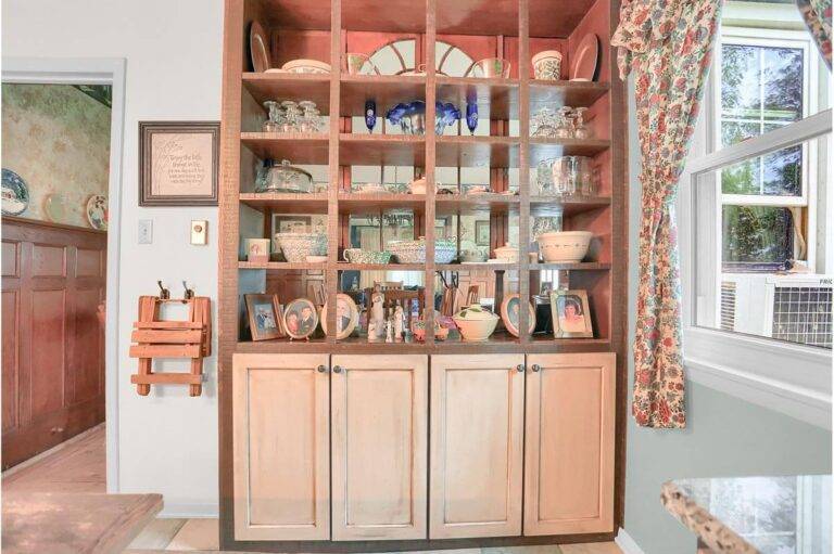 Rustic Farmhouse Hutch cabinet
