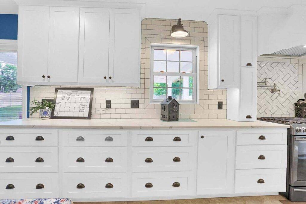 White Shaker Style drawer cabinets